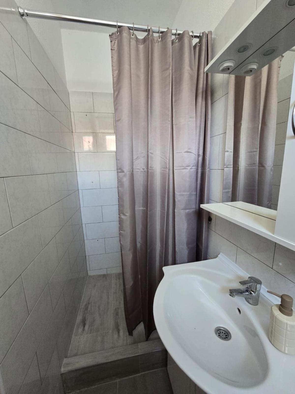 Apartmani Mlinar9 #2 Gornji Karin Extérieur photo